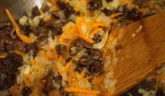 плов с белыми грибами