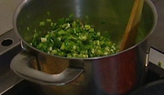 зеленый плов со шпинатом и луком