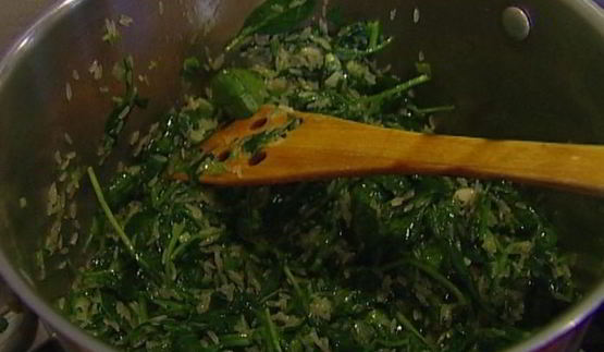 зеленый плов со шпинатом и луком