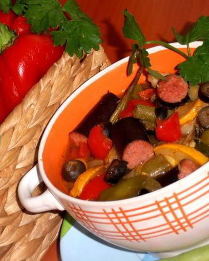 Рецепт ароматного рагу с колбасками