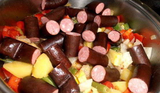 ароматное рагу с колбасками