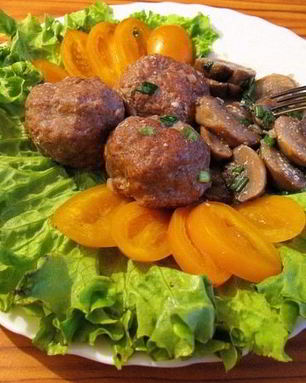 Фрикасе с куриными фрикадельками и грибами