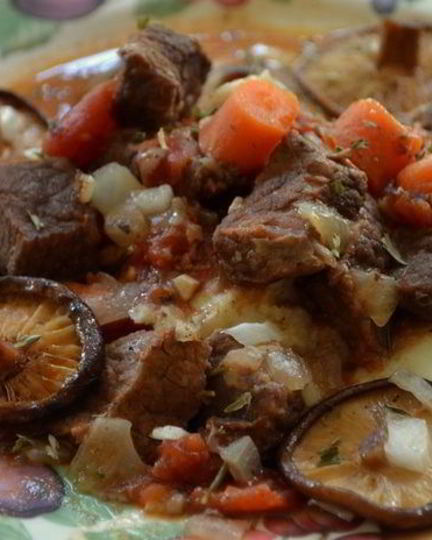 Рецепт говяжьего рагу с грибами и розмарином