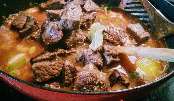 говяжье рагу в томатно-сливочном соусе