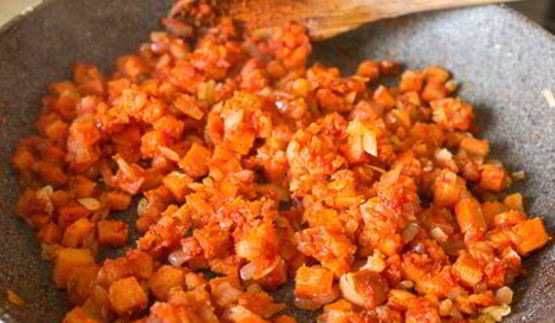 густое рагу из свинины на красном вине