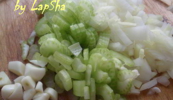 мясное рагу с соевыми бобами и орегано