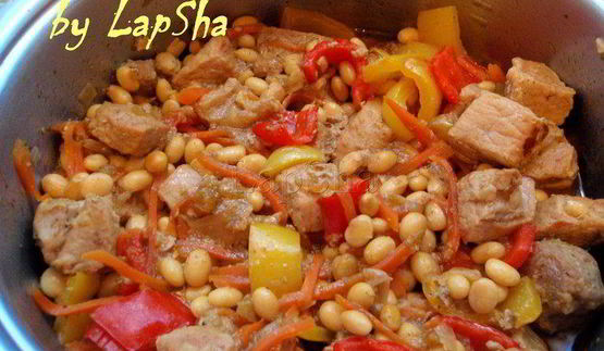 мясное рагу с соевыми бобами и орегано