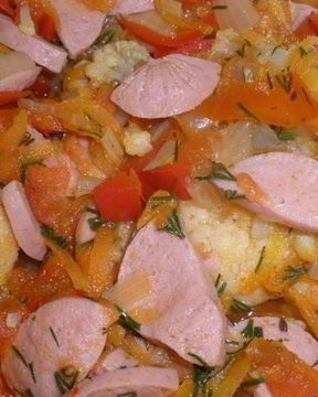 Овощное рагу с сосисками