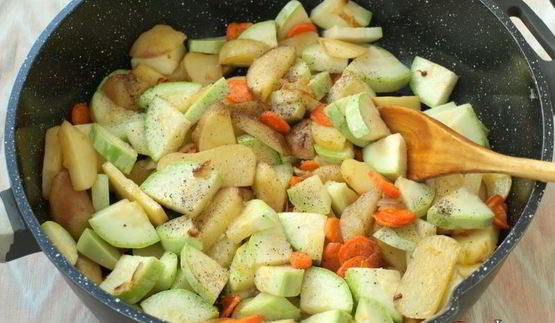 овощное рагу с цветной капустой и стручковым горошком