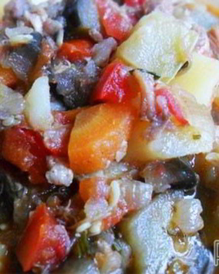 Рецепт овощного рагу с тушенкой