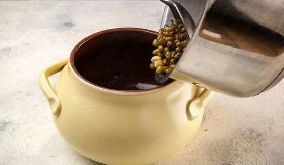 овощное рагу, запеченное в горшочках