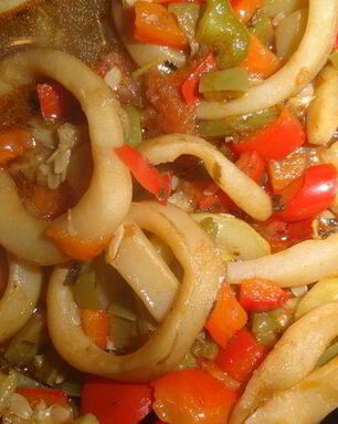 Рагу из красного перца с кальмаром