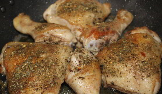 рагу из курицы с фасолью и запеченным чесноком