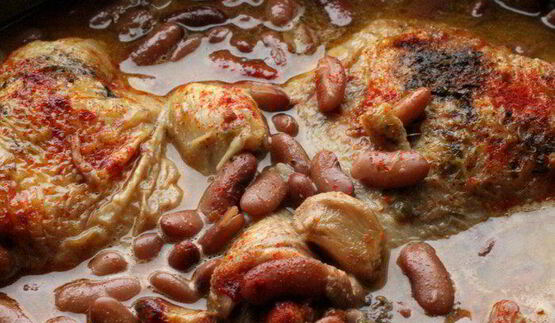 рагу из курицы с фасолью и запеченным чесноком