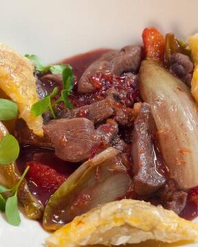 Рагу из утки с апельсинами и слоеные закуски