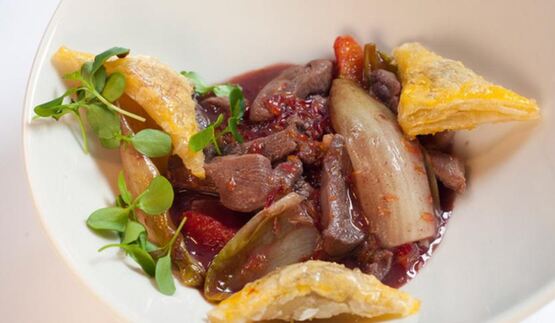 рагу из утки с апельсинами и слоеные закуски