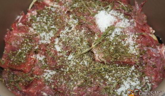 рагу с говядиной и овощами, запеченными на мангале