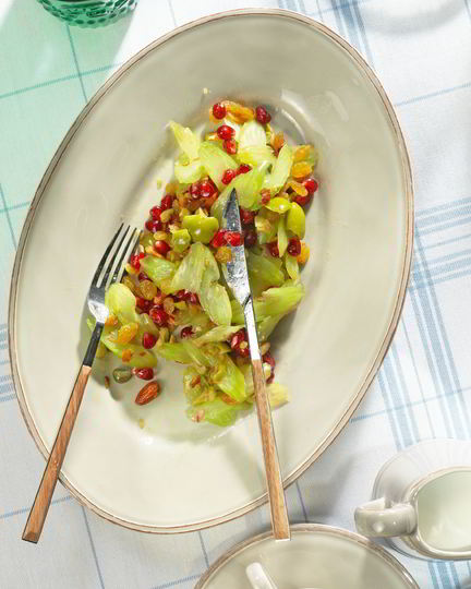 Рецепт весенней капонаты с оливками и гранатом