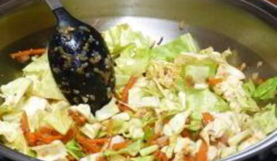 рисовая лапша с курицей и овощами