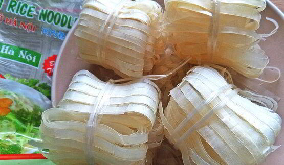 рисовая лапша с овощами и крабом