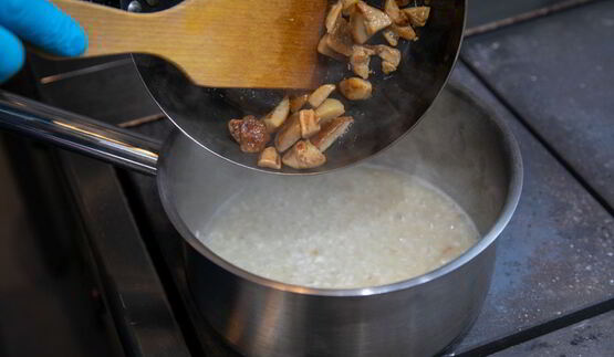 ризотто с белыми грибами и трюфельной пастой