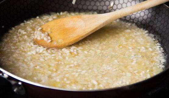 ризотто с зеленым горошком, сыром джюгас и мятой