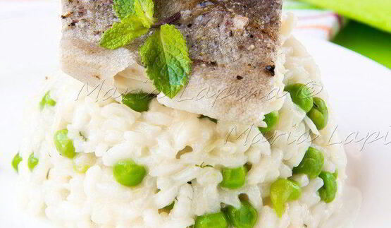 ризотто с зеленым горошком, сыром джюгас и мятой