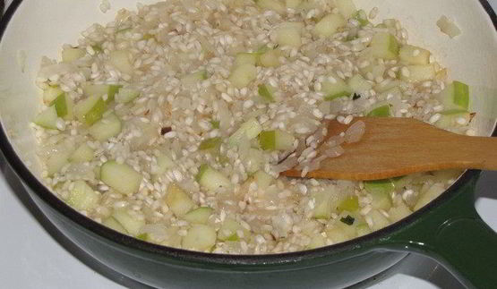 яблочное ризотто с копченым лососем