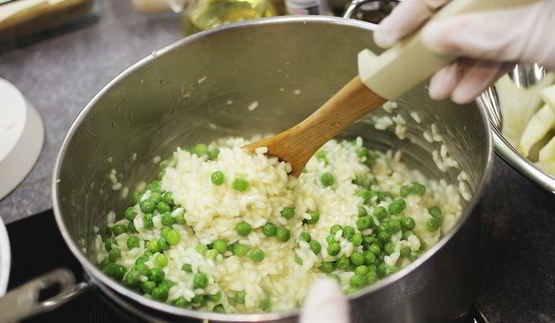 зеленое ризотто со скумбрией