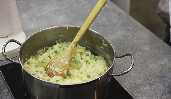 зеленое ризотто со скумбрией