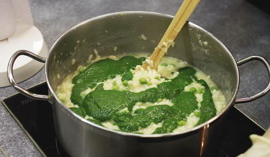 зеленое ризотто со скумбрией