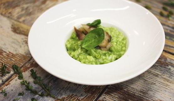 зеленое ризотто со скумбрией