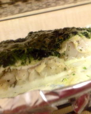 Филе белой рыбы, запеченное со шпинатом