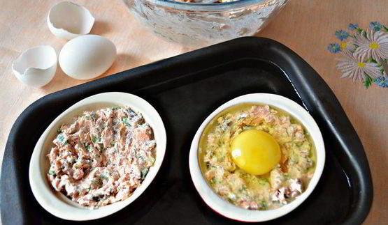 горбуша горячего копчения в соусе с яйцом-кокот