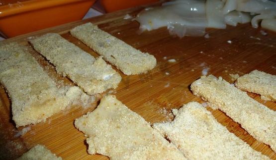 кальмары в панировочных сухарях хрустящие палочки