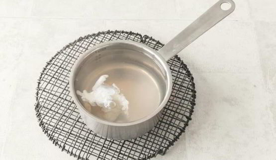 копченый лосось и яйца-пашот с голландским соусом