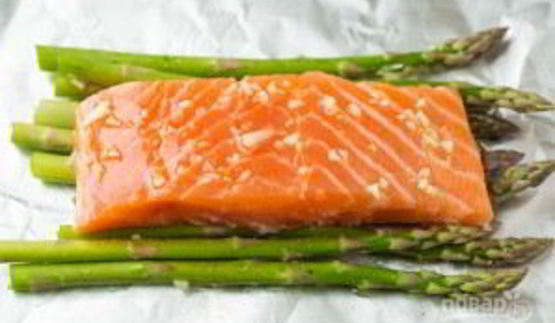 красная рыба в фольге с лимоном