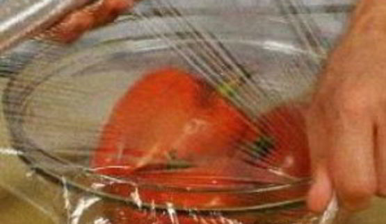 линь с запеченными помидорами и перцами