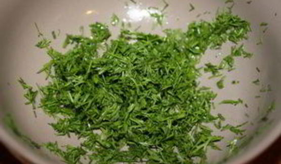 лосось под укропным соусом