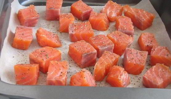 лосось с зеленым салатом