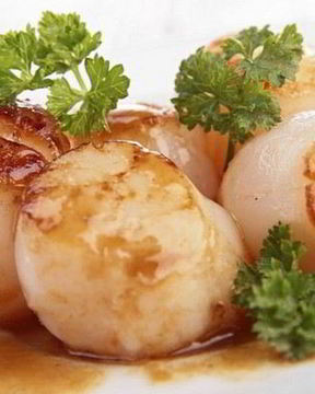 Морские гребешки в лимонном соусе на сковороде