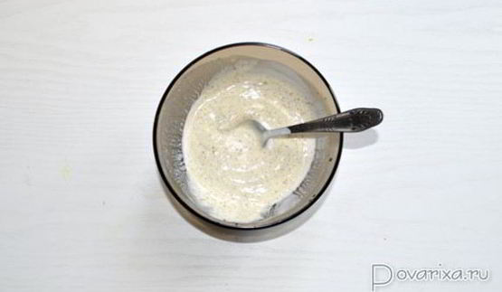 морской окунь, запеченный в сметанном соусе