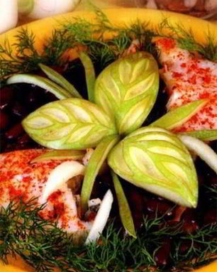 Отварной судак с фасолью