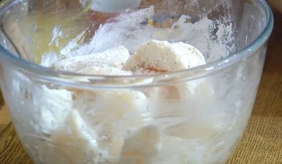 палтус с зеленым горошком в ананасовом соусе