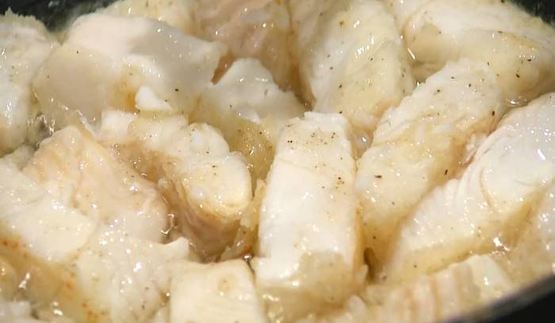 палтус с зеленым горошком в ананасовом соусе