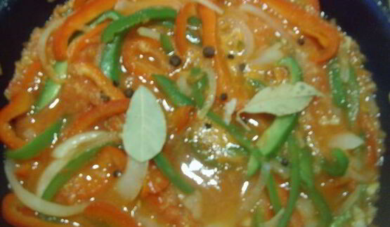 рыба в томатном соусе с овощами