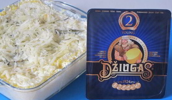 рыба, запеченная с кукурузной крупой и сыром джюгас