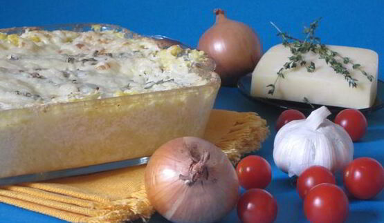 рыба, запеченная с кукурузной крупой и сыром джюгас