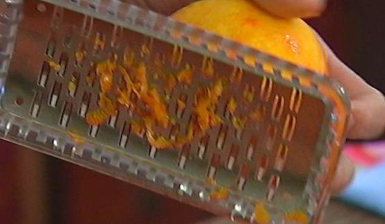 семга с соусом из сладкого перца и фундука