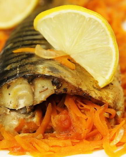 Рецепт скумбрии, запеченной с овощами